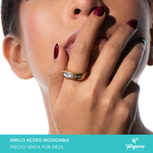 Cargar imagen en el visor de la galería, Anillo Chunky con Zirconia Oval Dorado Acero Inoxidable
