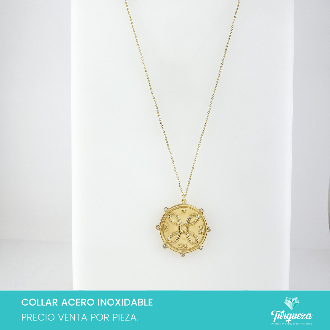 Collar Medalla Cuatro Nudos y Estrellas con Zirconias Dorado Acero Inoxidable