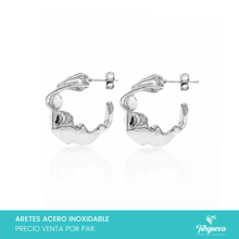 Cargar imagen en el visor de la galería, Arete Ondulado Plateado (3cm) Acero Inoxidable
