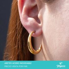 Cargar imagen en el visor de la galería, Arete Arracada Media Luna MED Dorado 2.5cm Acero Inoxidable
