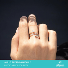 Cargar imagen en el visor de la galería, Anillo Espiral con Zirconias Plateado Acero Inoxidable
