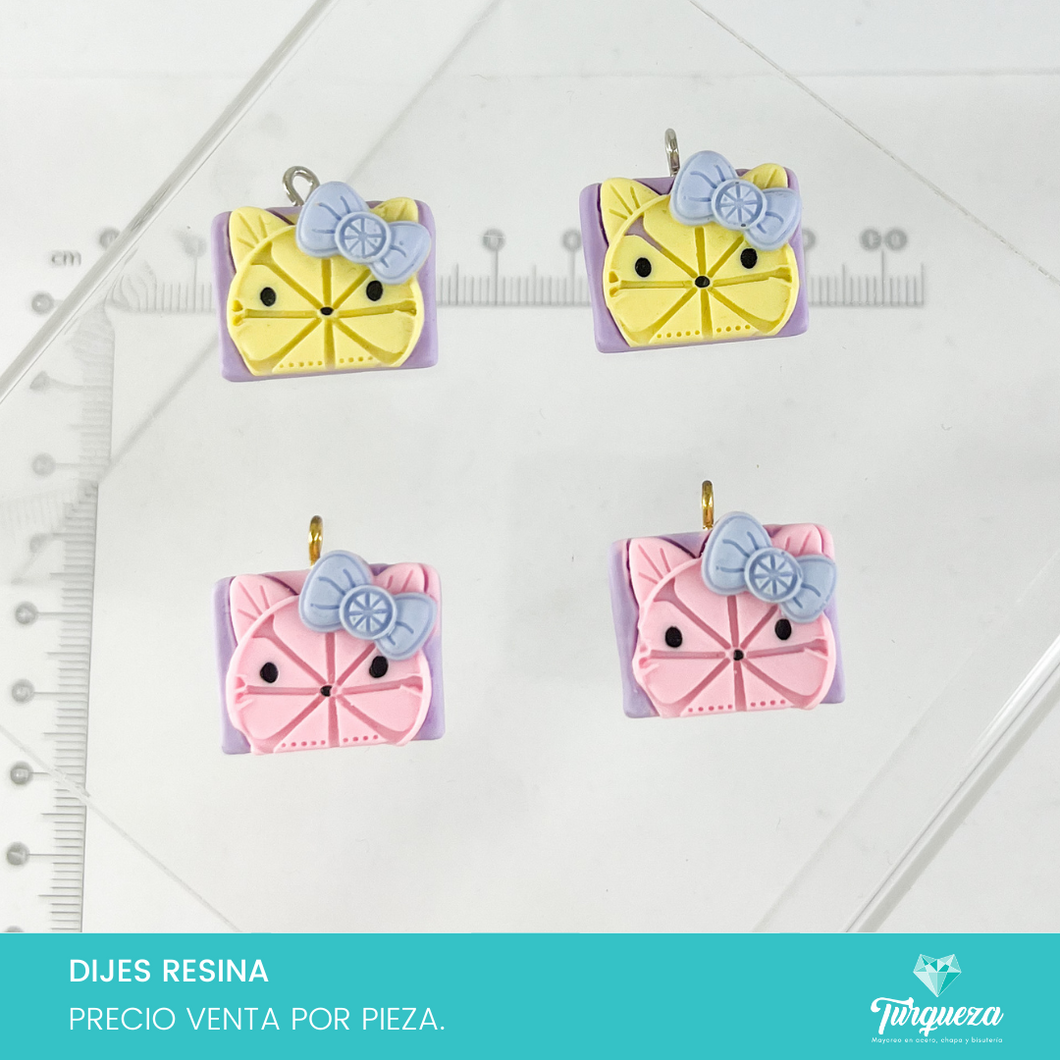 Dije de Hello K1tty Cuadrado (2.1x2cm) Resina