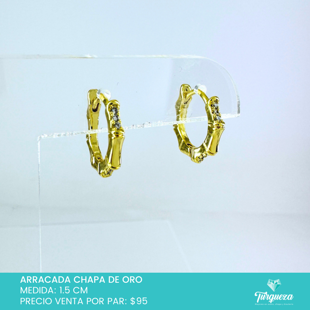 Arracadaita Puntiaguda con Zirconia Chapa de Oro