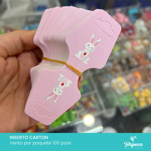 Cargar imagen en el visor de la galería, Inserto de Cartón para joyería Rosa Con Conejito 1.4&#39;&#39;x3.4&#39;&#39; (3.5x8.5cm) Empaque
