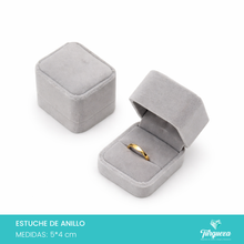 Cargar imagen en el visor de la galería, Estuche Gris Afelpado para Anillo (5x4cm)
