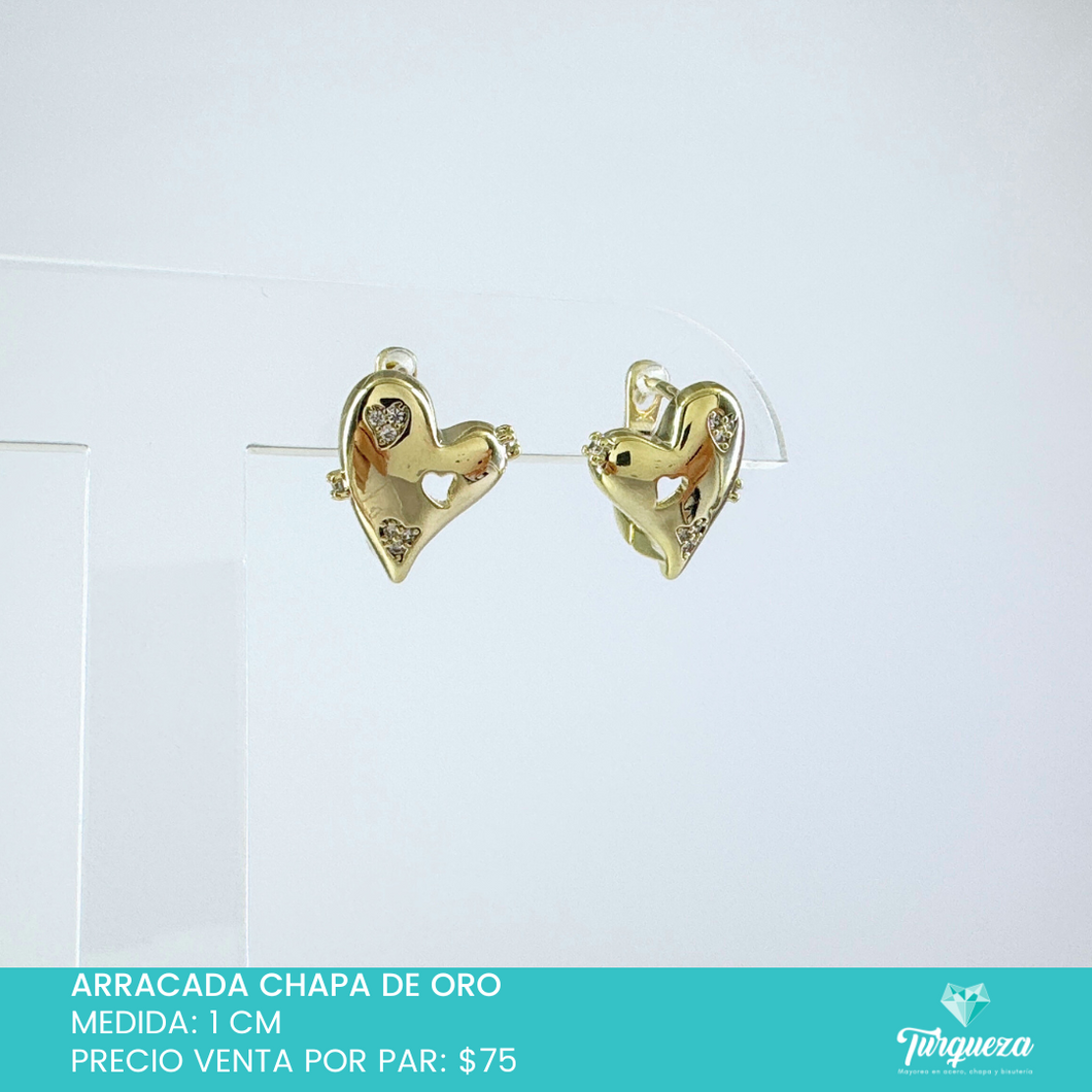 Arracadita en Forma de Corazon con Zirconias Chapa de Oro