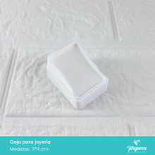 Cargar imagen en el visor de la galería, Caja Blanca de Plástico para Broqueles (3*4cm)

