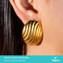 Cargar imagen en el visor de la galería, Arete Oval Ondulado Chunky Dorado (3.3cm) Acero Inoxidable
