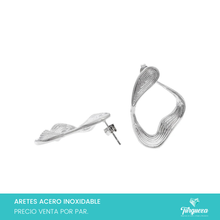Cargar imagen en el visor de la galería, Arete Ondulado Plateado (3cm) Acero Inoxidable
