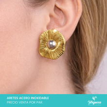 Cargar imagen en el visor de la galería, Arete Ondulado Centro bola Bitono 3cm Acero Inoxidable
