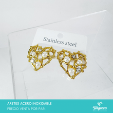 Cargar imagen en el visor de la galería, Arete Corazon Perlas Acero Inoxidable
