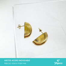 Load image into Gallery viewer, Arete Armadillo 2.5cm Dorado Acero Inoxidable
