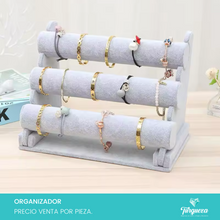 Cargar imagen en el visor de la galería, Exhibidor Pulseretero Triple Armable Tubo Tela Terciopelo Gris
