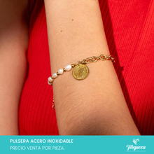 Cargar imagen en el visor de la galería, Pulsera Perlas San Benito Dorada Acero Inoxidable
