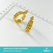 Load image into Gallery viewer, Aretes Arracadas Triple Pegada Doradas Acero Inoxidable
