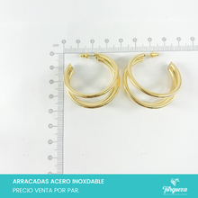 Load image into Gallery viewer, Aretes Arracadas Triples Hueca Dorada Acero Inoxidable
