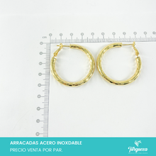 Cargar imagen en el visor de la galería, Arracadas Tubular con Textura  Dorado Acero Inoxidable
