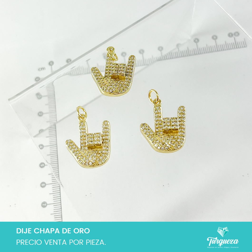 Dije Zirconia Mano Rock Chapa de oro